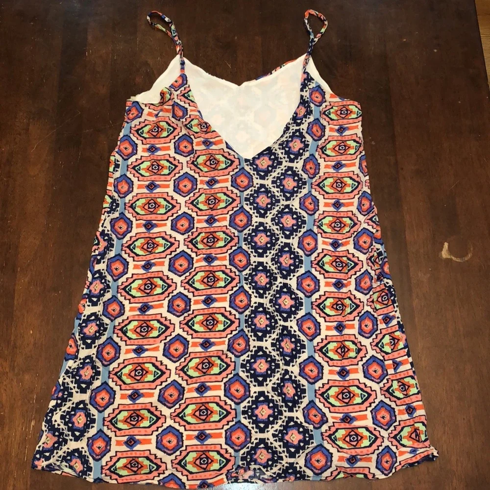 Patterned Shift Dress - Picture 4 of 8